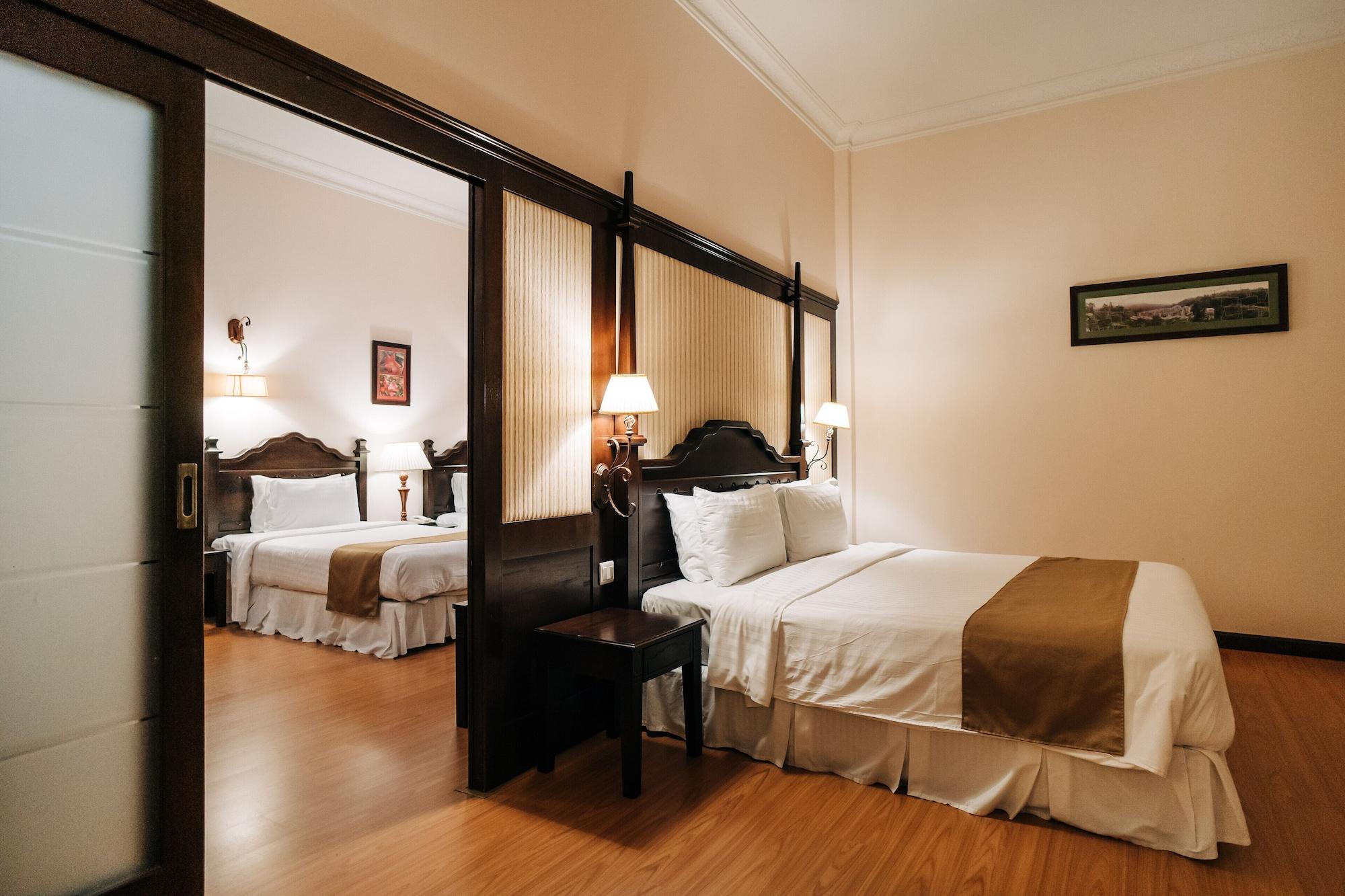 Hotel De' La Ferns, 4*
