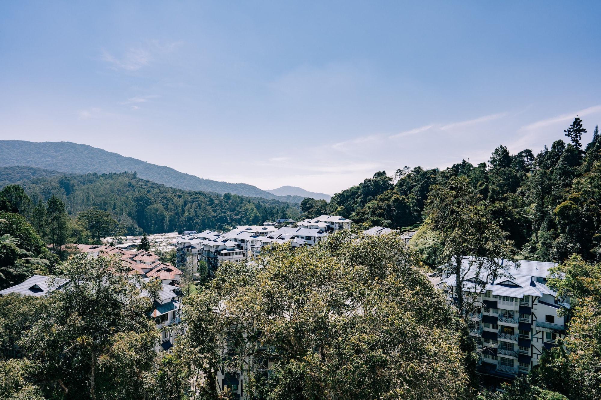 De' La Ferns, Hotel 4*