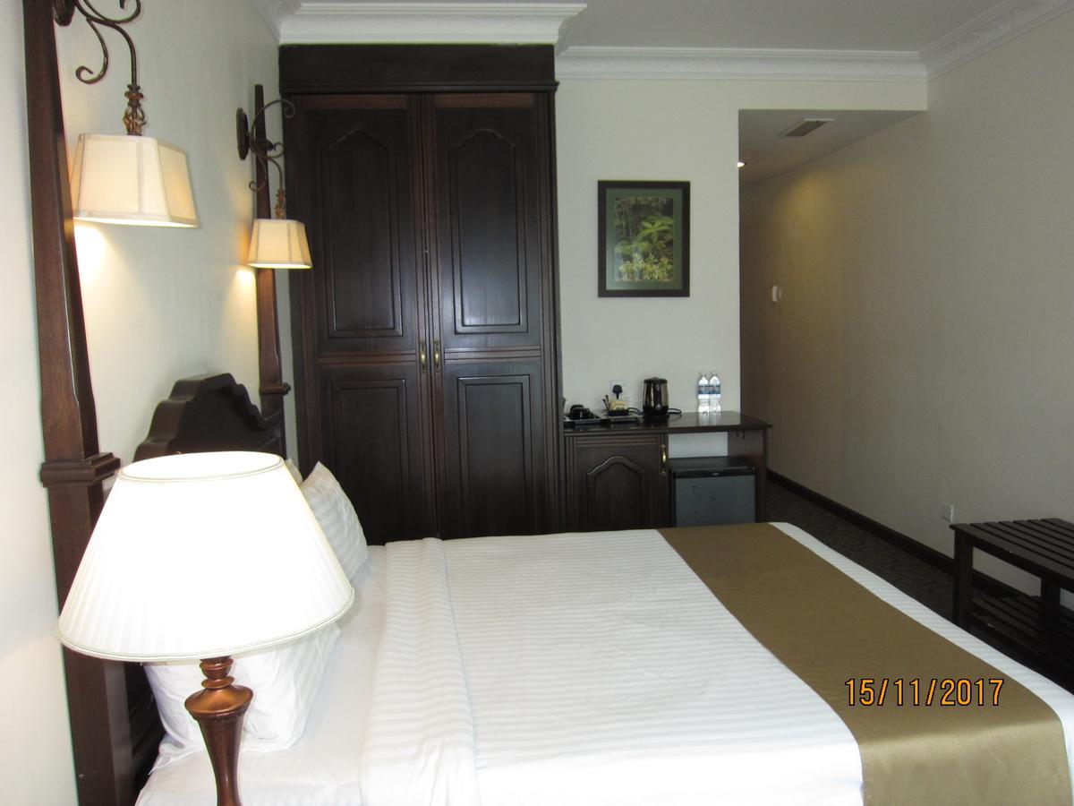 Hotel De' La Ferns, 4*