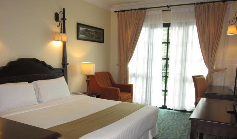 Hotel De' La Ferns, 4*